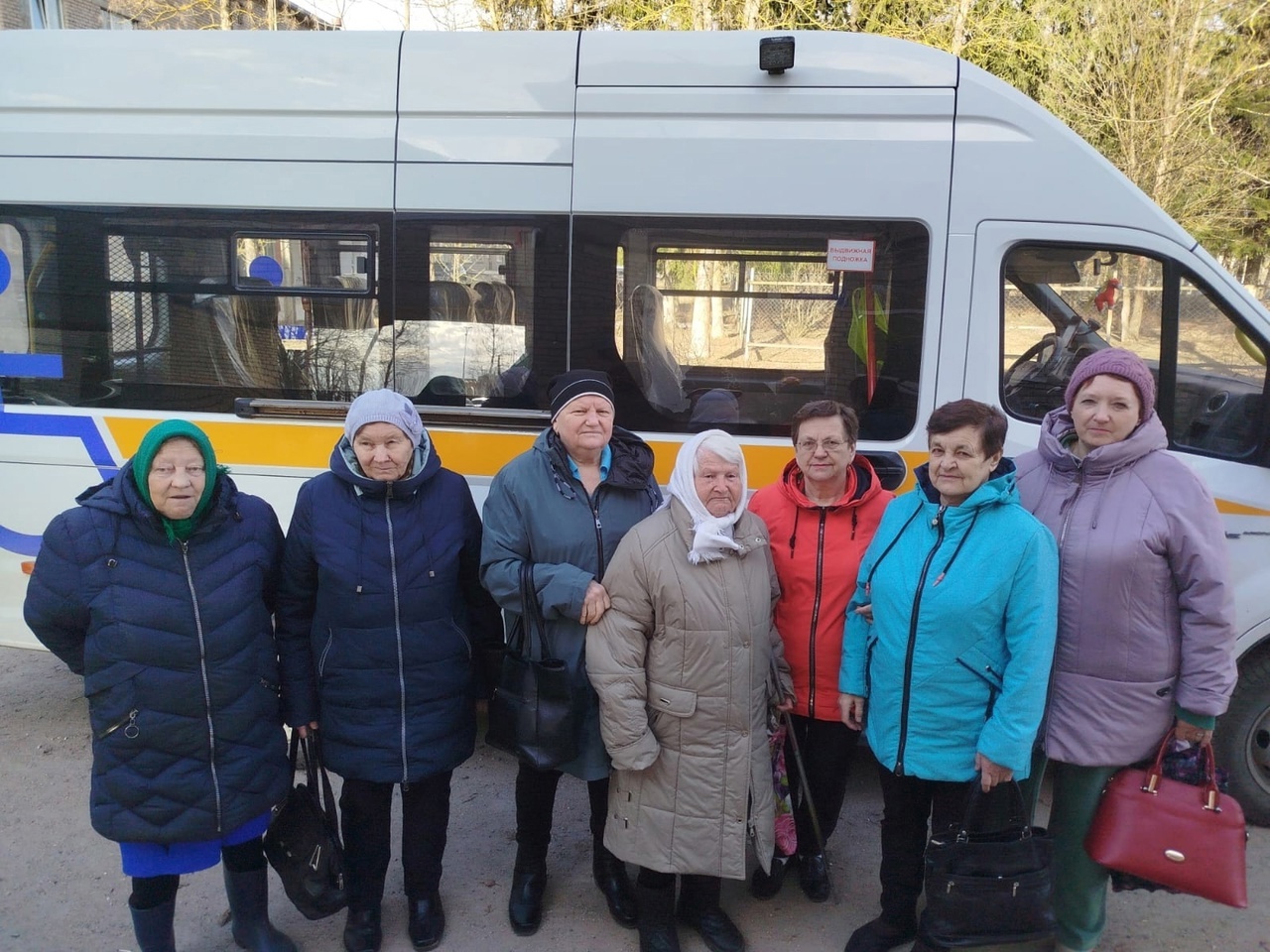 Продолжает свою работу мобильная бригада по доставке лиц в возрасте 60 лет и старше на диспансеризацию в медицинские учреждения и обратно