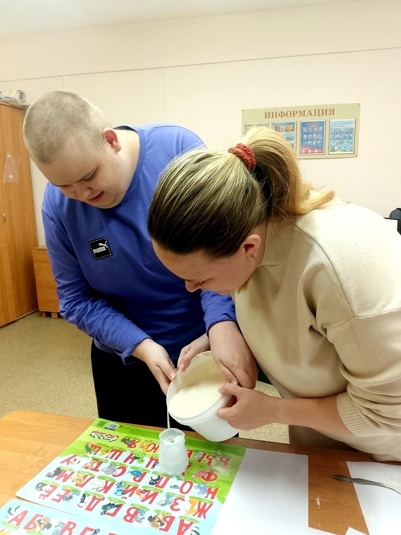 Реабилитационная служба комплексного центра поздравляет дорогих и любимых мам!