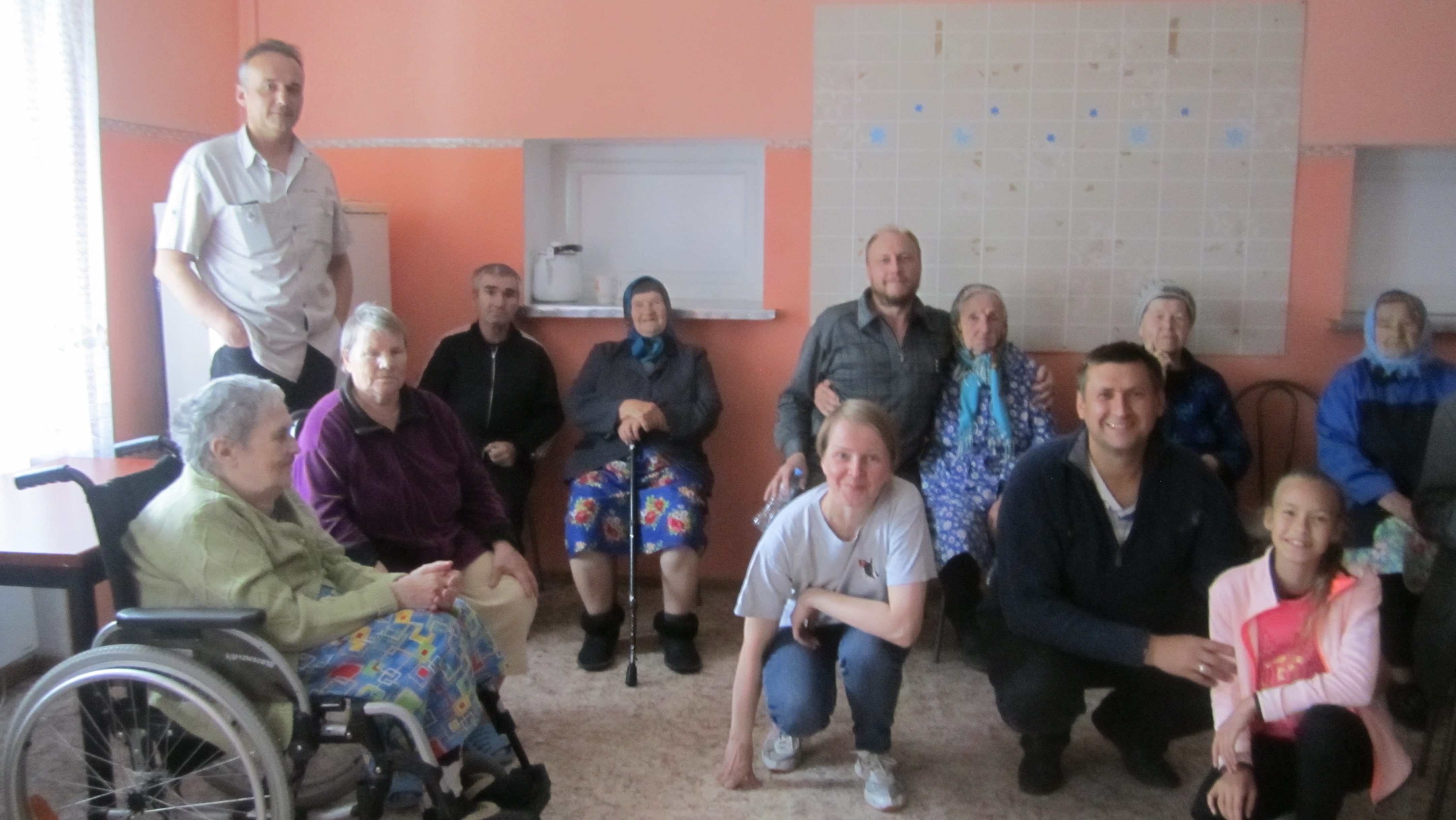 И старость в радость, коль волонтёр поможет малость……