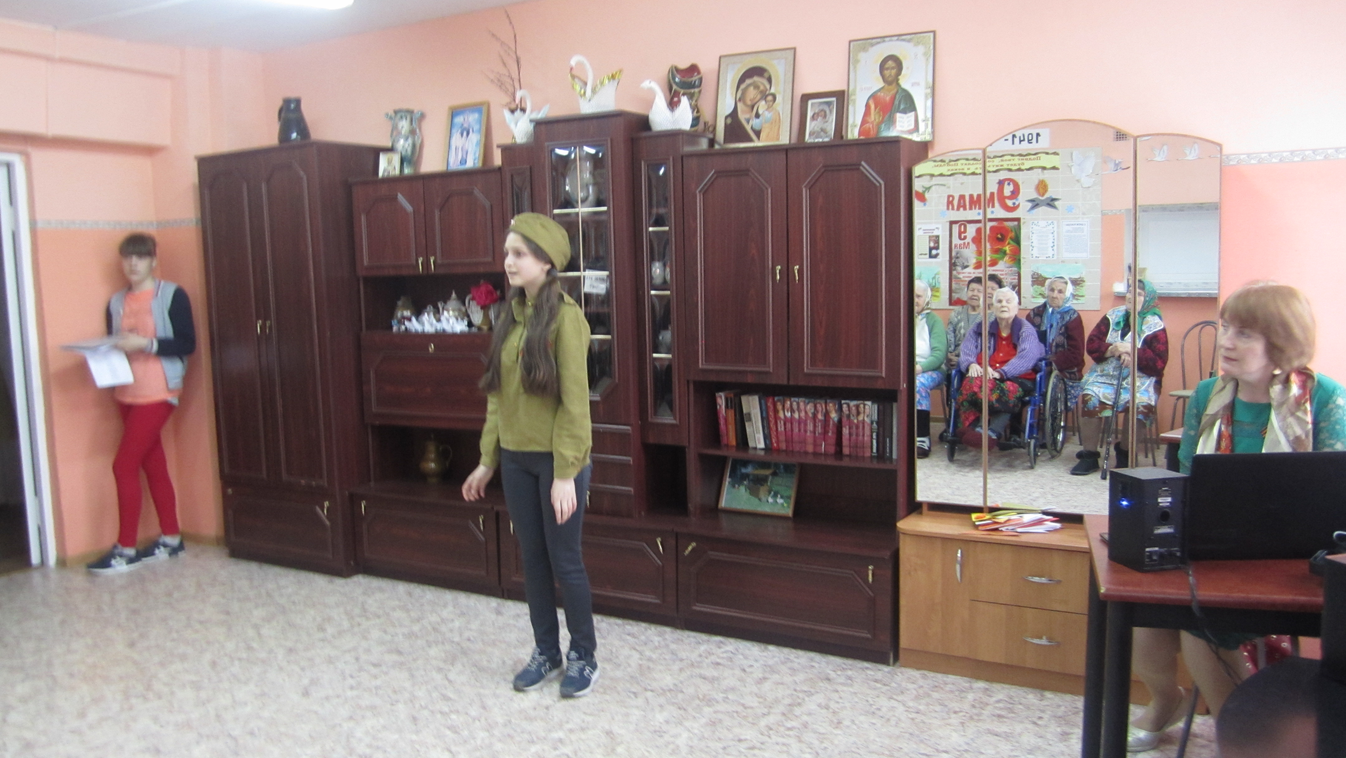 КОНЦЕРТ КО ДНЮ ПОБЕДЫ   ДЛЯ ПРЕСТАРЕЛЫХ ЛЮДЕЙ И ИНВАЛИДОВ