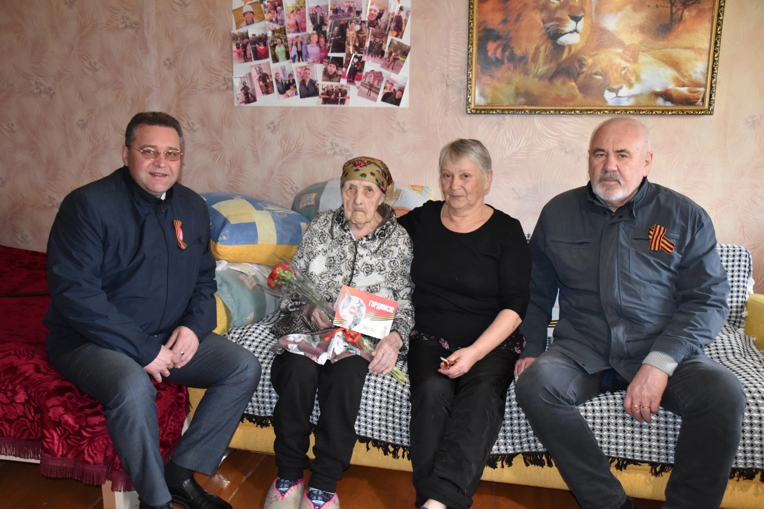 Поздравление ветеранов с 80-летием Победы в Великой Отечественной войне.