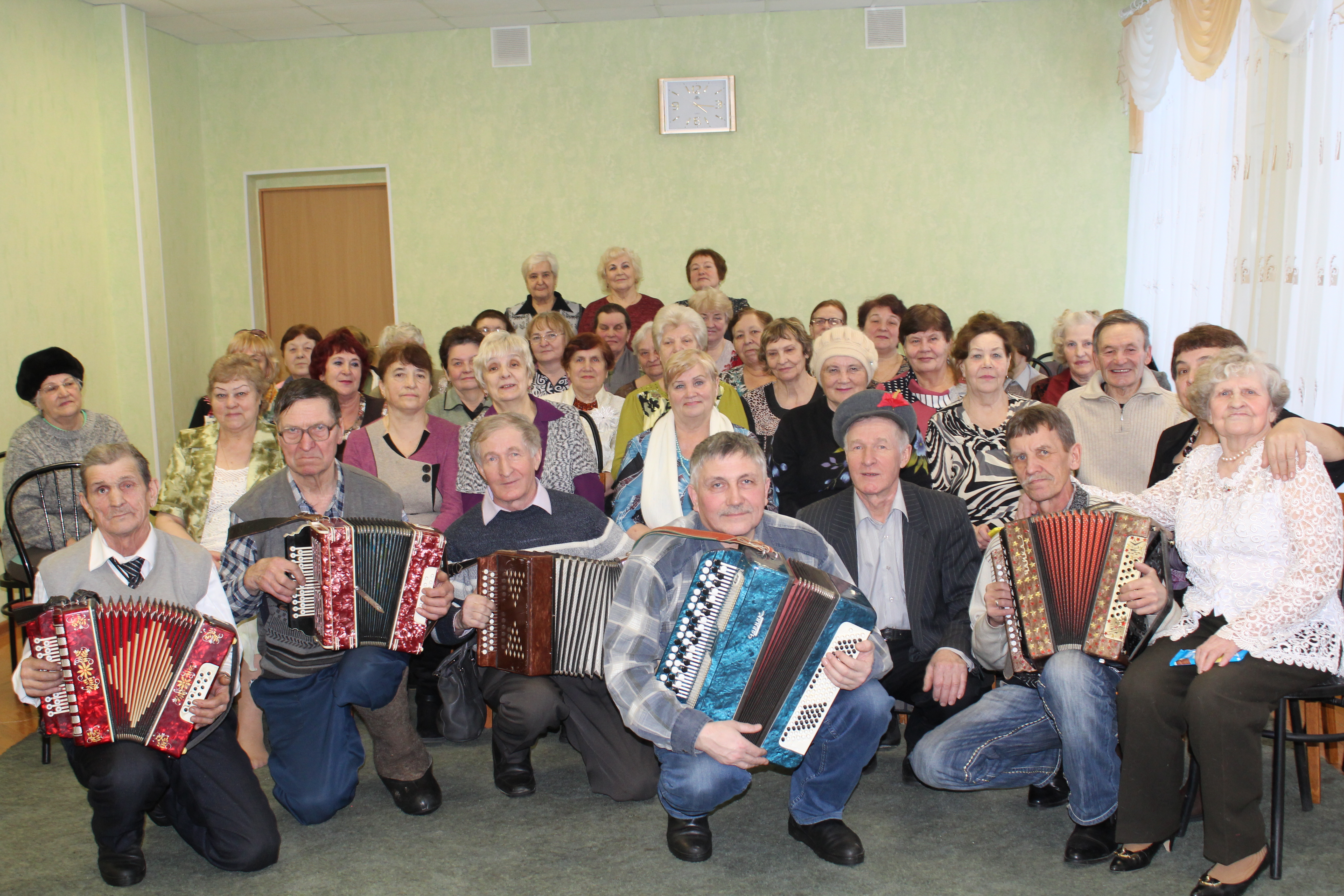 Дайте в руки мне гармонь!