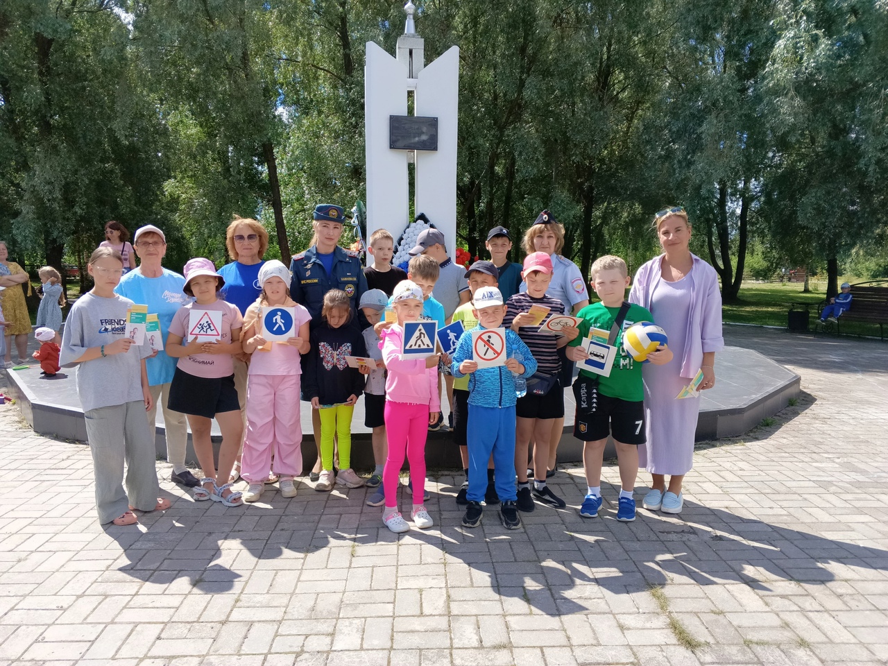 Шекснинский район присоединился к областной Акции "Курьеры безопасности", направленной на распространение информационных материалов по обеспечению безопасности детей летом