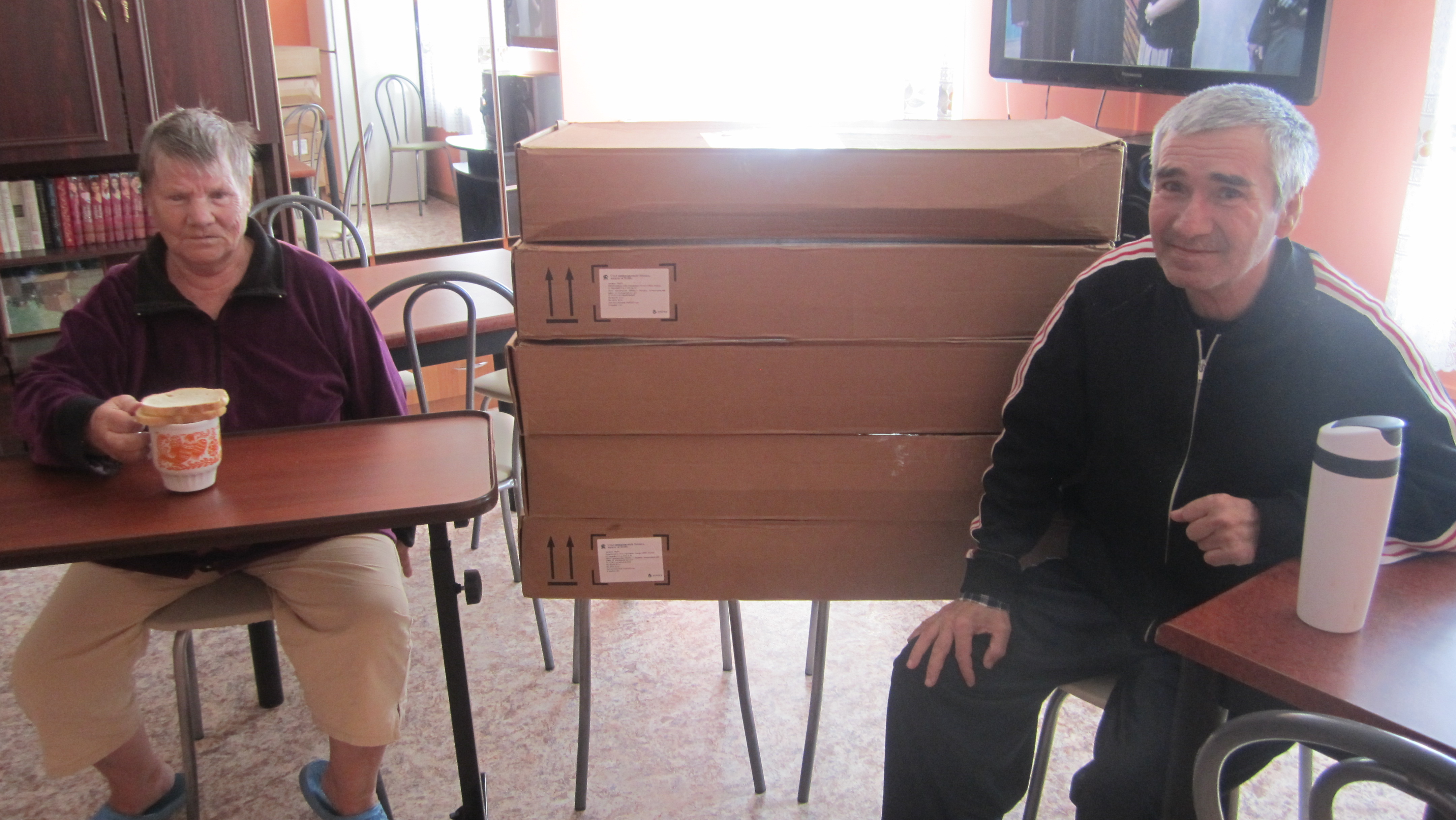 Подарки  инвалидам  и  лежачим  больным от  волонтеров