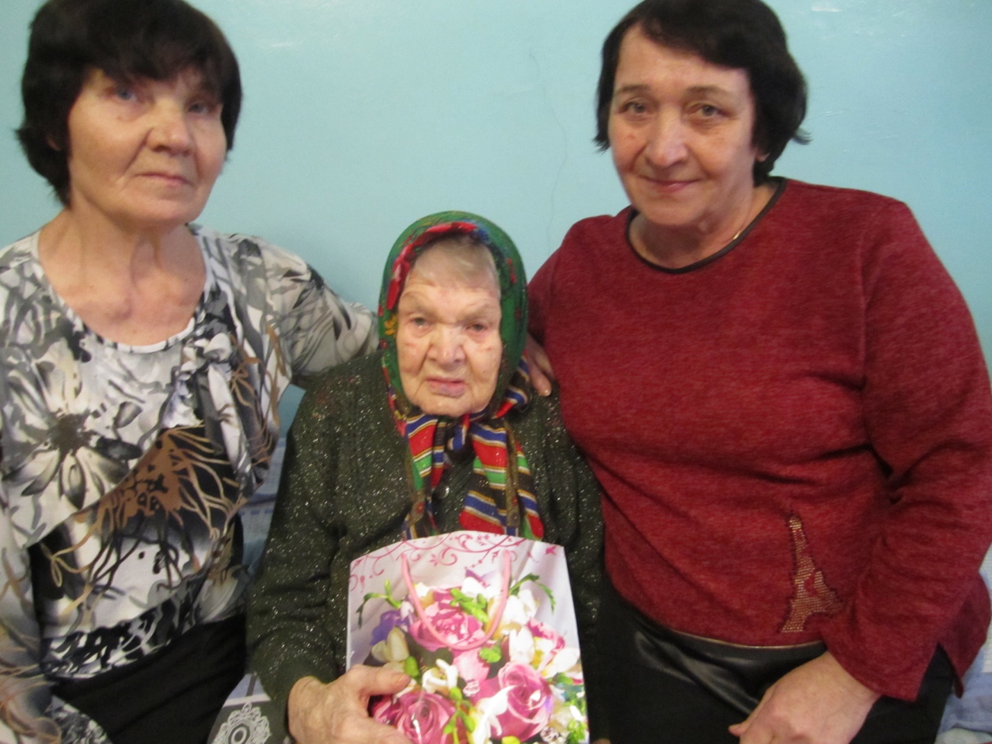Поздравления с 97-летием.
