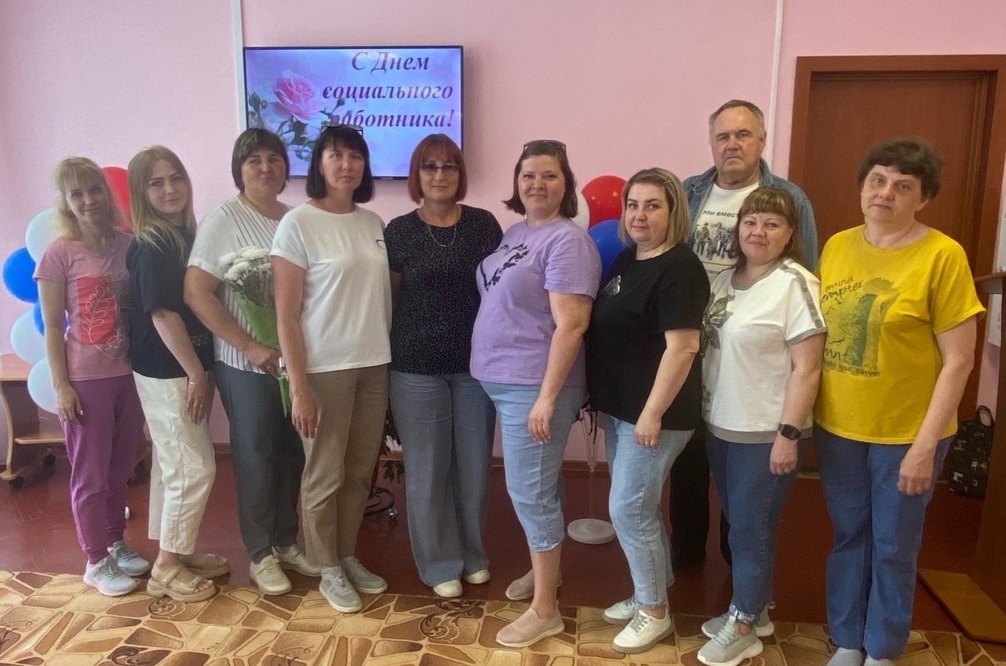 В преддверии профессионального праздника Дня социального работника расскажем об отделении социального обслуживания на дому