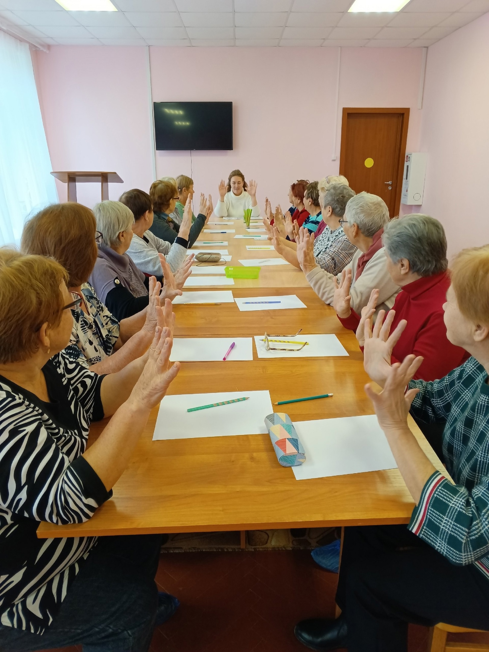 «Зарядка для ума и памяти» для участниц центра активного долголетия «Забота»