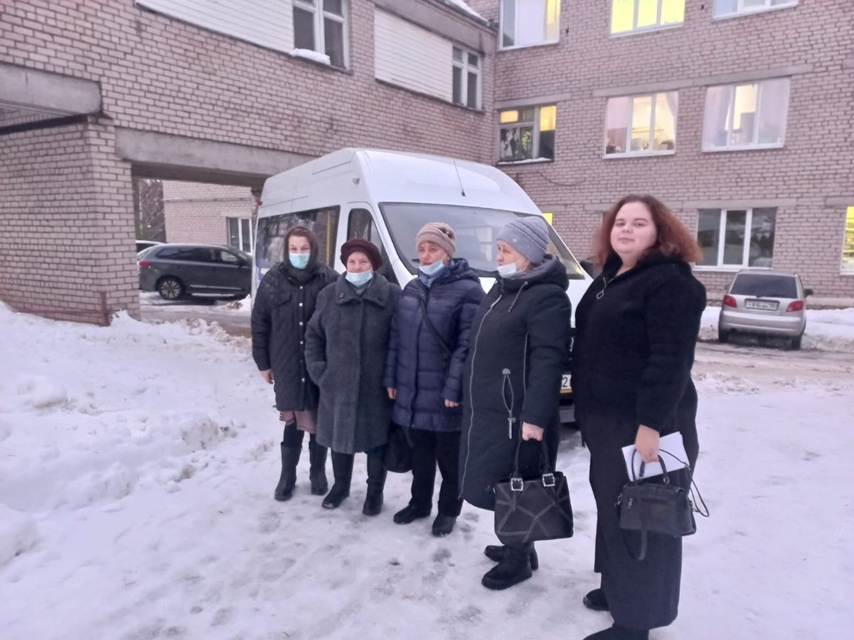 20 декабря 2023г. была организована доставка 4 граждан старшего поколения из Угольского сельского поселения (д. Нестерово, д.Митицино)