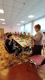 Участницы центра активного долголетия «Забота» под руководством "серебряного" волонтера Петренко Любовь Викторовны, продемонстрировали упражнения, направленные на повышение нейропластичности!